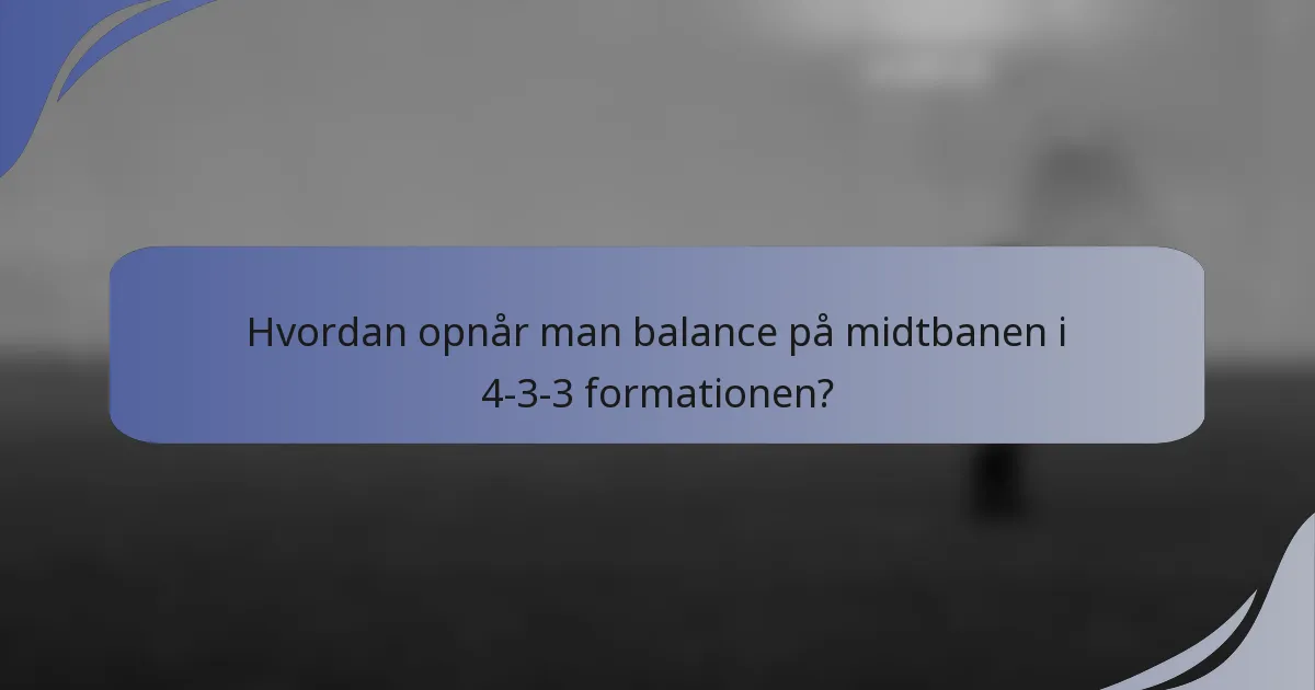 Hvordan opnår man balance på midtbanen i 4-3-3 formationen?